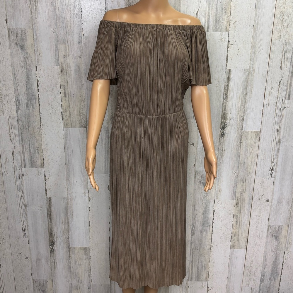 Gianni Bini Off-the-Shoulder Plisse‎ Dress